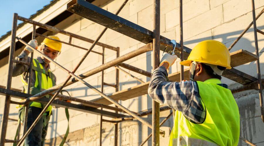Professional gutter cleaning in Thompson, IA